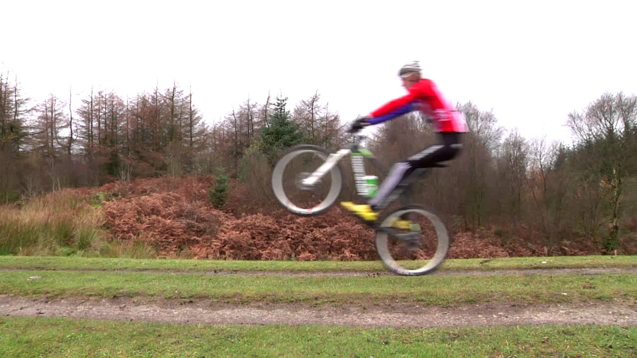 How to Lift Front Wheel of Dirt Bike