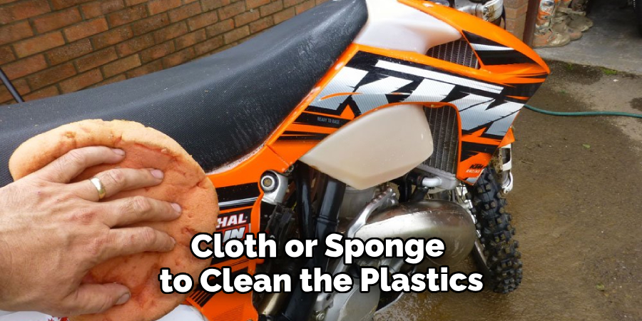 Cloth or Sponge to Clean the Plastics